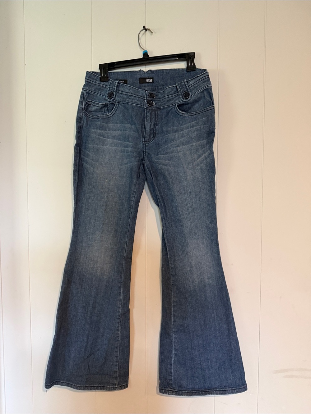 a.n.a Women’s Mid Blue Flare Jeans modern flare